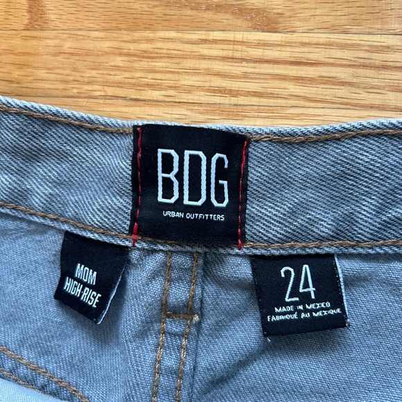 Urban outfiters mom short, size 24 - Picture 3 of 3